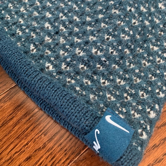 Nike Reversible Teal/Aqua Green Beanie - Picture 2 of 9